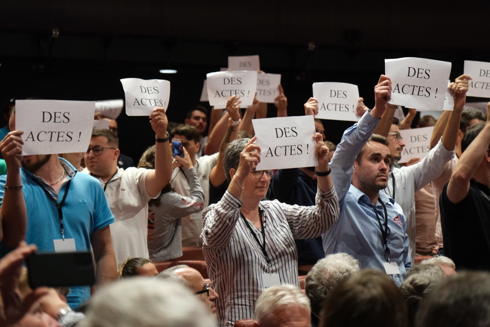 Les JA brandissent des pancartes à l'arrivée de Marc Fesneau, ministre de l'Agriculture. Les JA brandissent des pancartes à l'arrivée de Marc Fesneau, ministre de l'Agriculture.