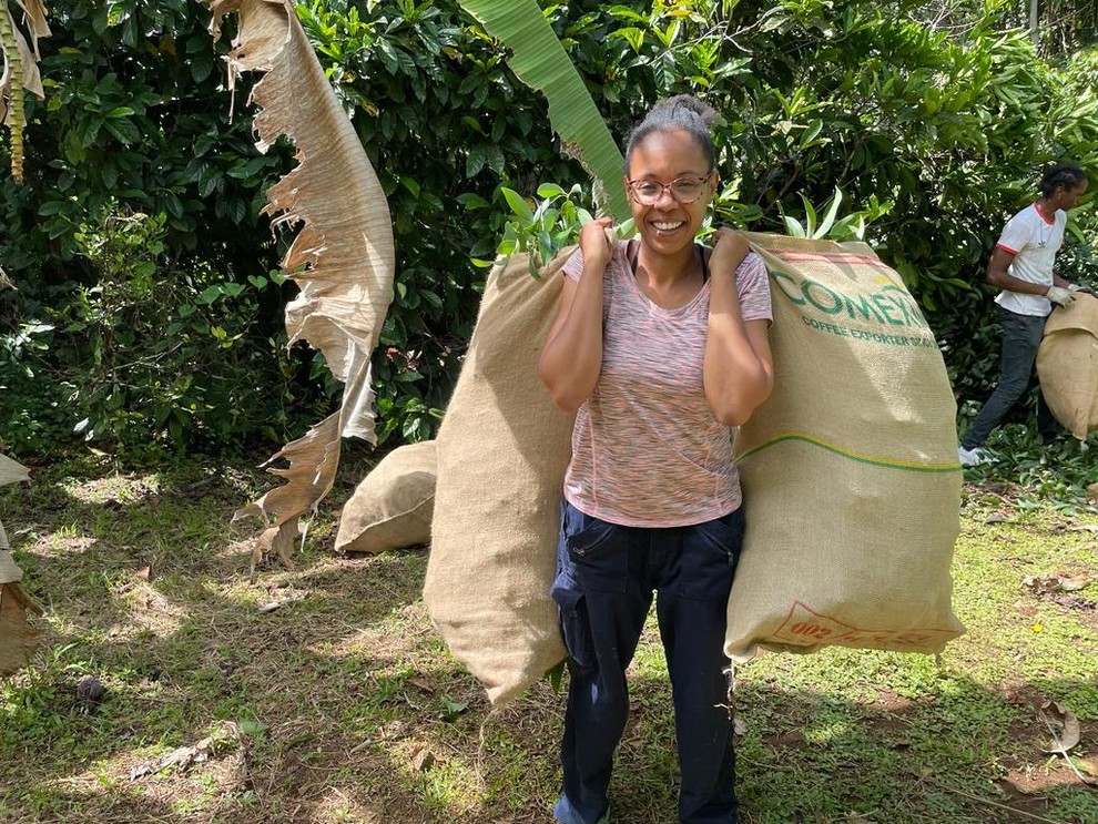 Sarah Gobert et ses récoltes. Sarah Gobert et ses récoltes.