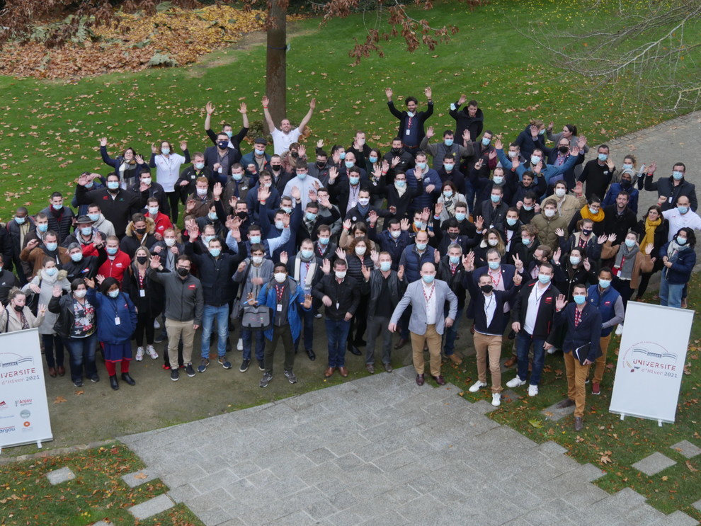 Photo de groupe des participants de l'Université d'Hiver JA 2021.