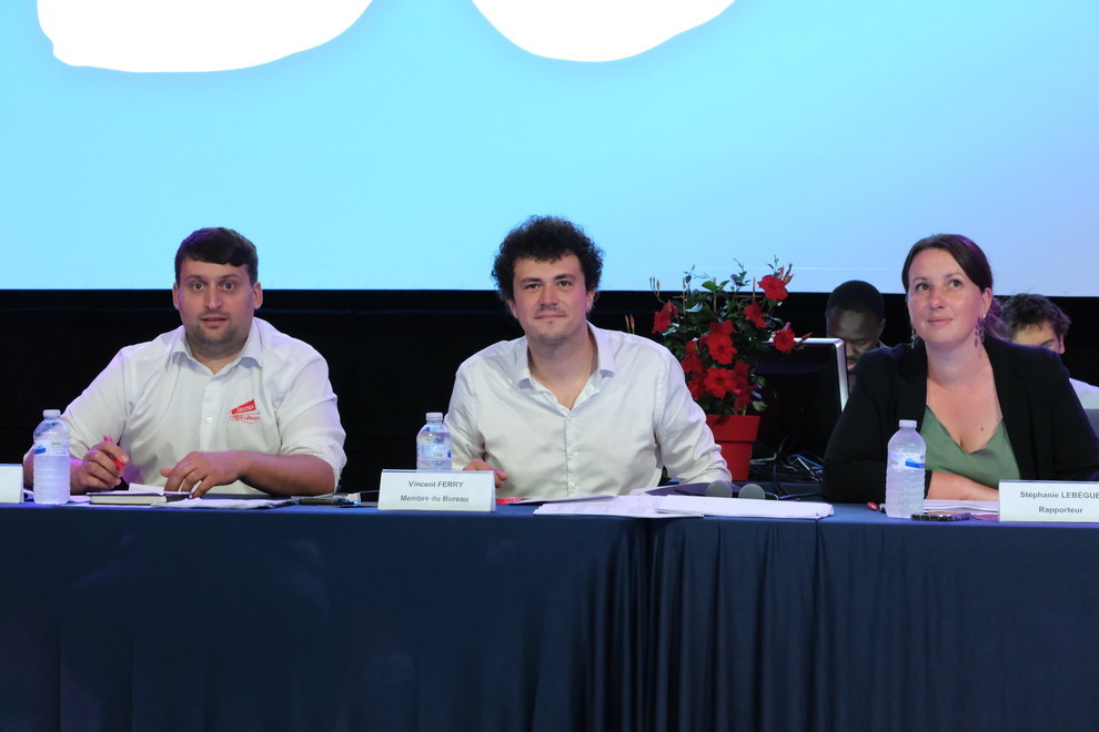 Les rapporteurs du RO : Romain DELERIS, Membre du conseil d’administration de Jeunes Agriculteurs, Vincent FERRY, Membre du bureau de Jeunes Agriculteurs, Stéphanie LEBEGUE, Membre du conseil d’administration de Jeunes Agriculteurs Les rapporteurs du RO : Romain DELERIS, Membre du conseil d’administration de Jeunes Agriculteurs, Vincent FERRY, Membre du bureau de Jeunes Agriculteurs, Stéphanie LEBEGUE, Membre du conseil d’administration de Jeunes Agriculteurs