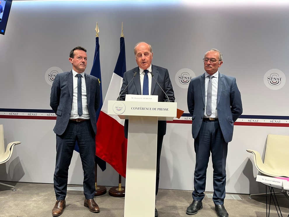 De gauche à droite, le Sénateur Sébastien Pla (Aude), Daniel Laurent (Charente-Maritime) et Henri Cabanel (Hérault) à l'occasion de la présentation du rapport à la presse.