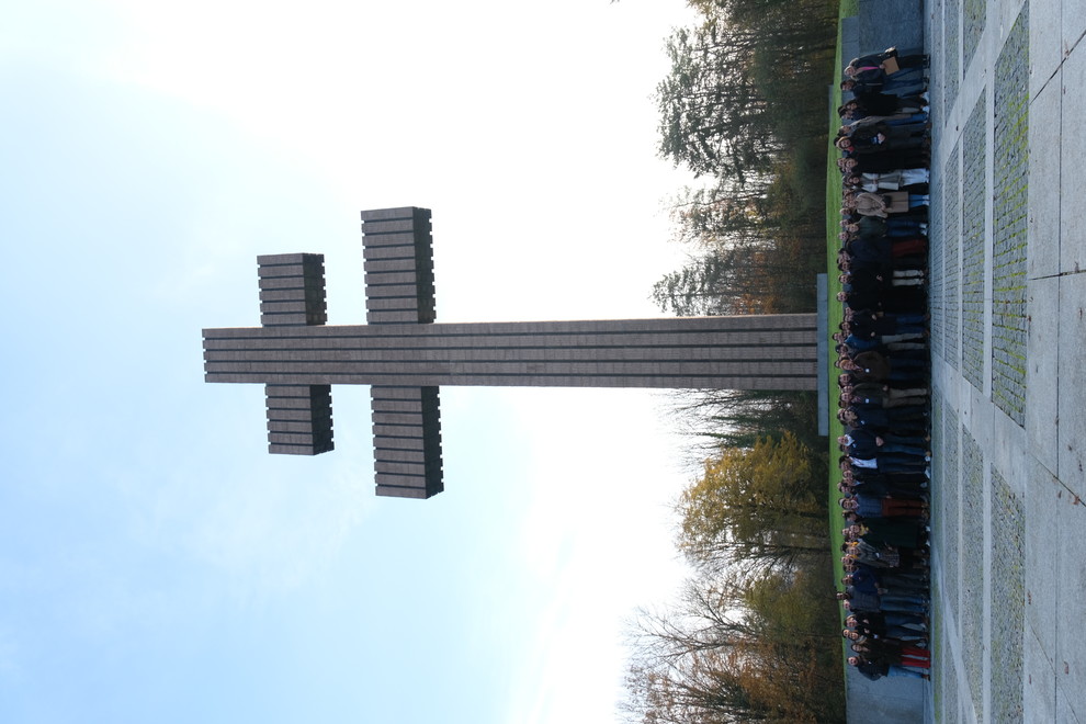 Les JA se sont retrouvés sous la croix de Lorraine du mémorial Charles De Gaulle.