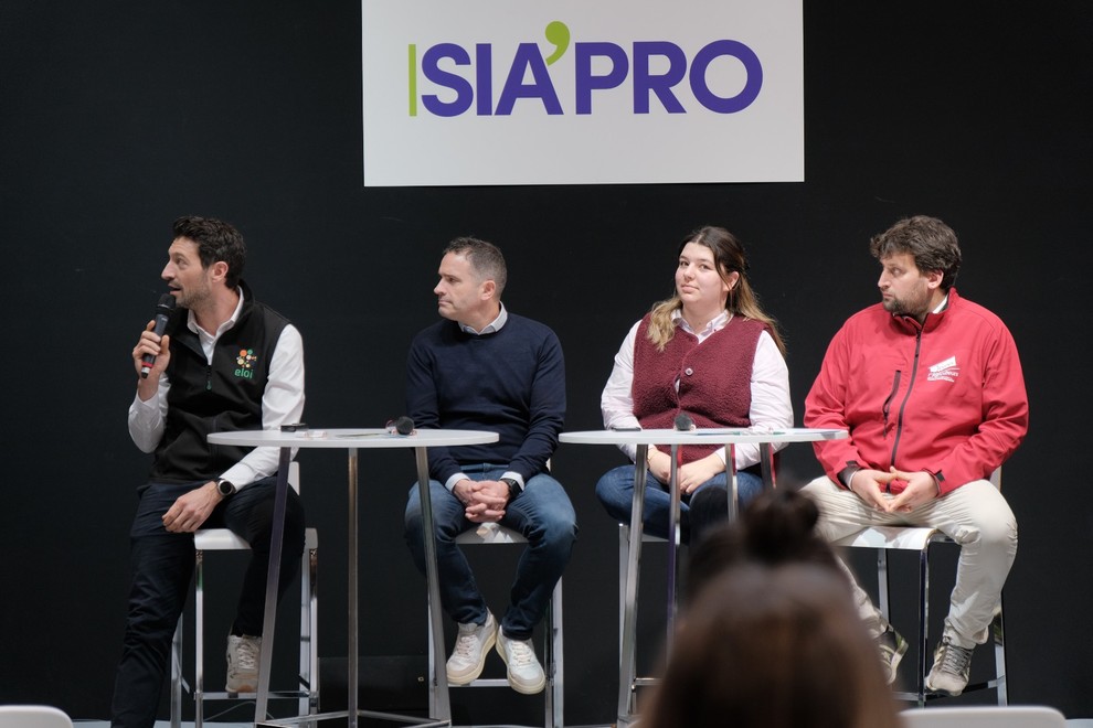 De gauche à droite, François Moret : Cofondateur d’Eloi, Hugo Le Roch, directeur conseil, Louise Letelier, agricultrice et Romain Deleris, Membre du bureau des jeunes agriculteurs.